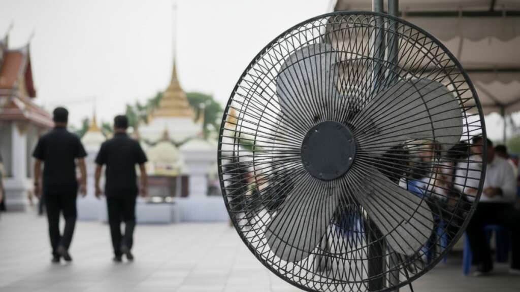 queen-mother-memorial-venue-fan-setup การจัดสถานที่ไว้อาลัยพระพันปีหลวง พัดลม