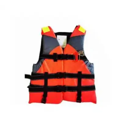 TRAFFICTHAI เสื้อชูชีพสะท้อนแสง พร้อมแถบสะท้อนสีเทาที่ไหล่ พร้อมนกหวีด และตัวล็อค 5 จุด ขนาด (Free Size) สำหรับเด็ก