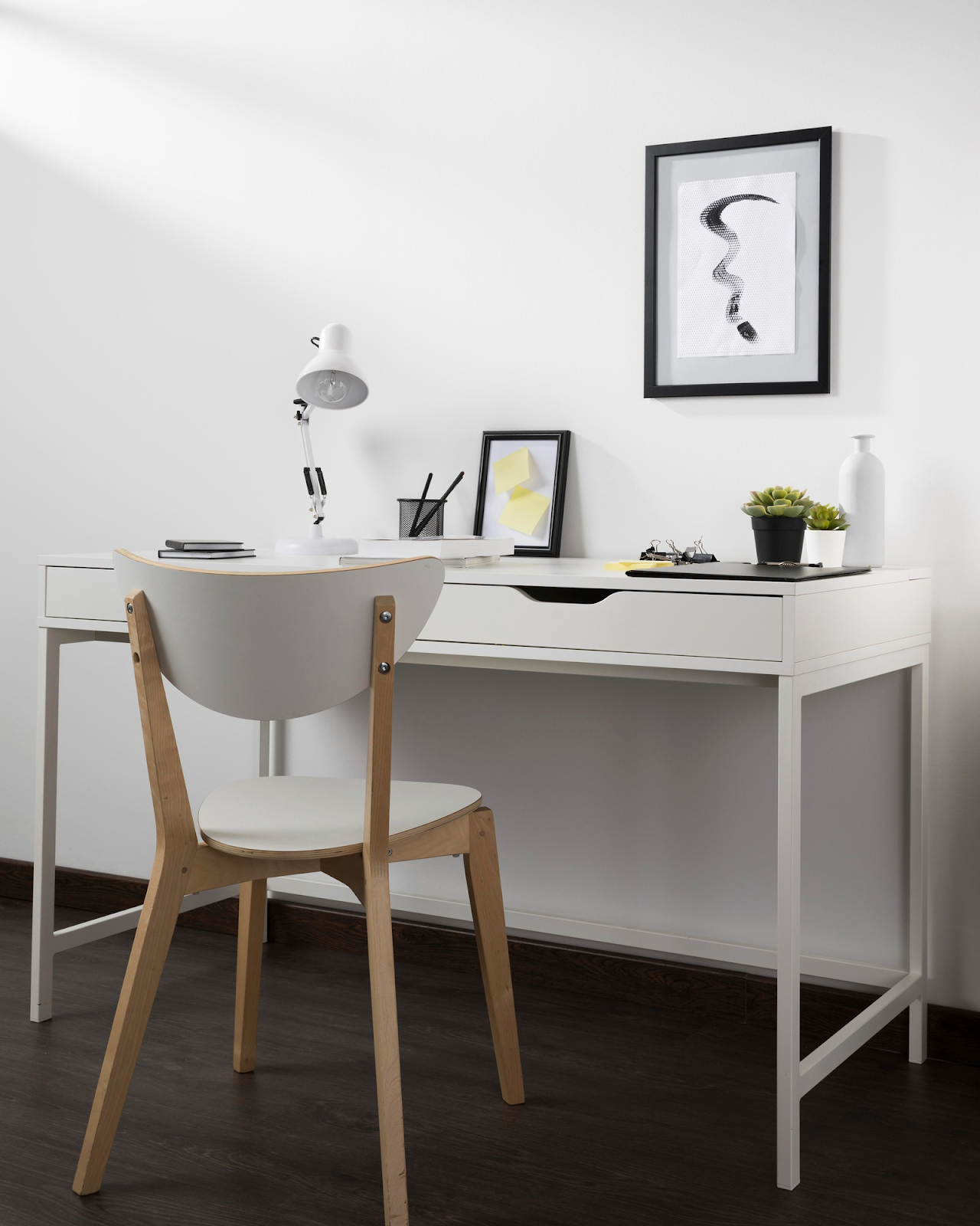 budget-office-small-decor ตกแต่งออฟฟิศแบบประหยัด ของตกแต่งเล็กๆ