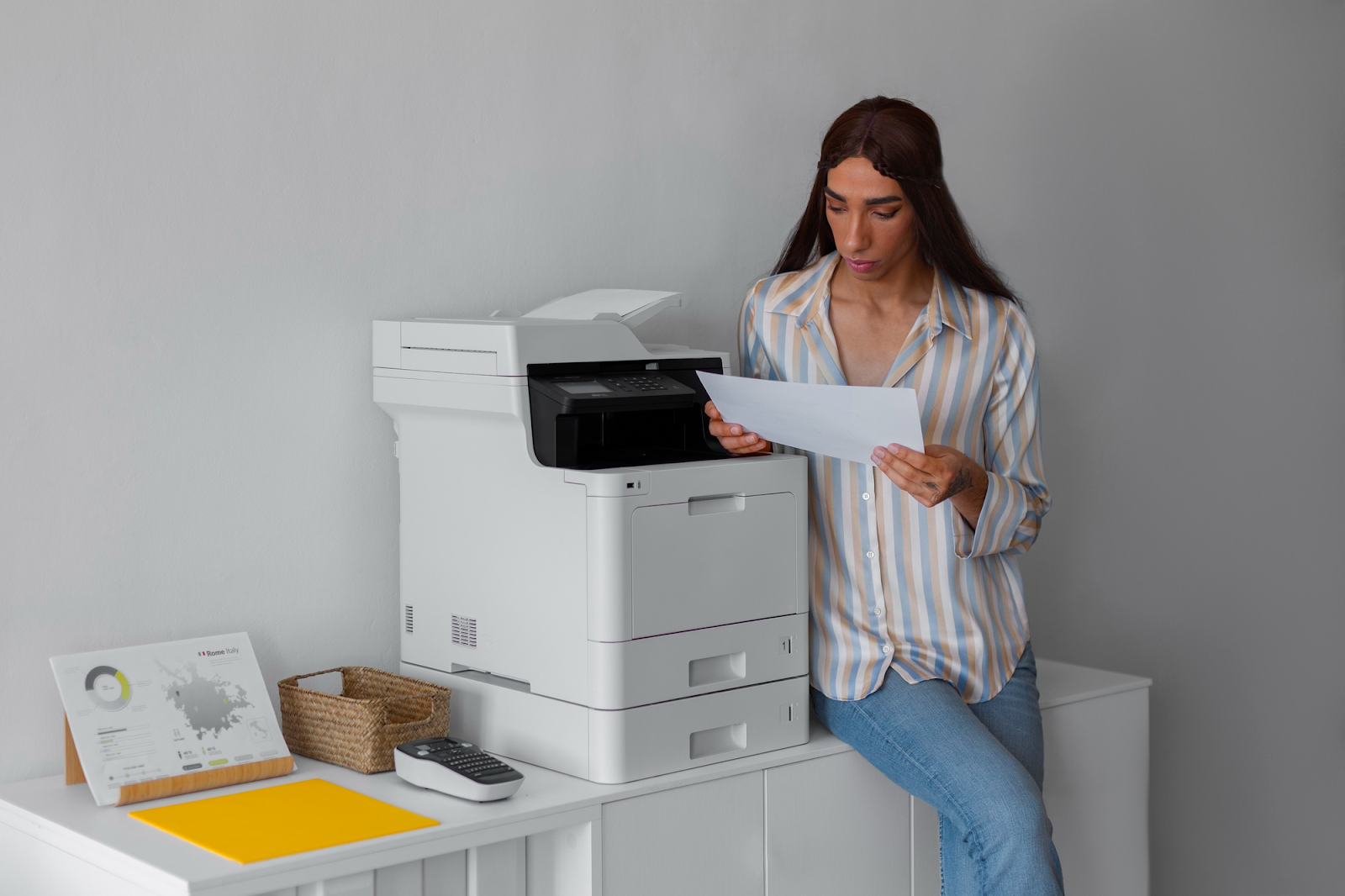 budget-office-multi-functional-furniture ตกแต่งออฟฟิศแบบประหยัด เฟอร์นิเจอร์มัลติฟังก์ชัน