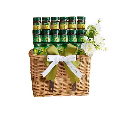 BASKETEER ชุดของขวัญซุปไก่สกัด 39 มล. 6 ขวด/ซุปไก่สกัดผสมใบแปะก๊วยและโสม 42 มล. 6 ขวด พร้อมดอกไม้ประดิษฐ์ BK-330L (30x18x20 ซม.)