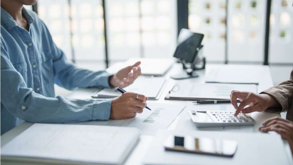 สำนักงานบัญชี คุณสมบัติ